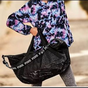 ❌SOLD❌ VS PINK duffel bag